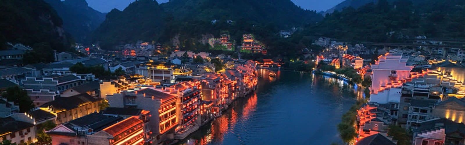 黔景贵州34人+四钻+黄果树马岭河万峰林大小七孔西江苗寨镇远古城梵净山《贵秀》甲秀楼+纯玩0购物8天7晚跟团游